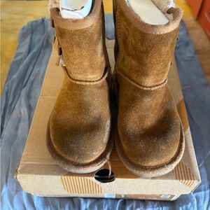 Kookaburra by Ugg toddler size 8 Brown Suede Kids Boots